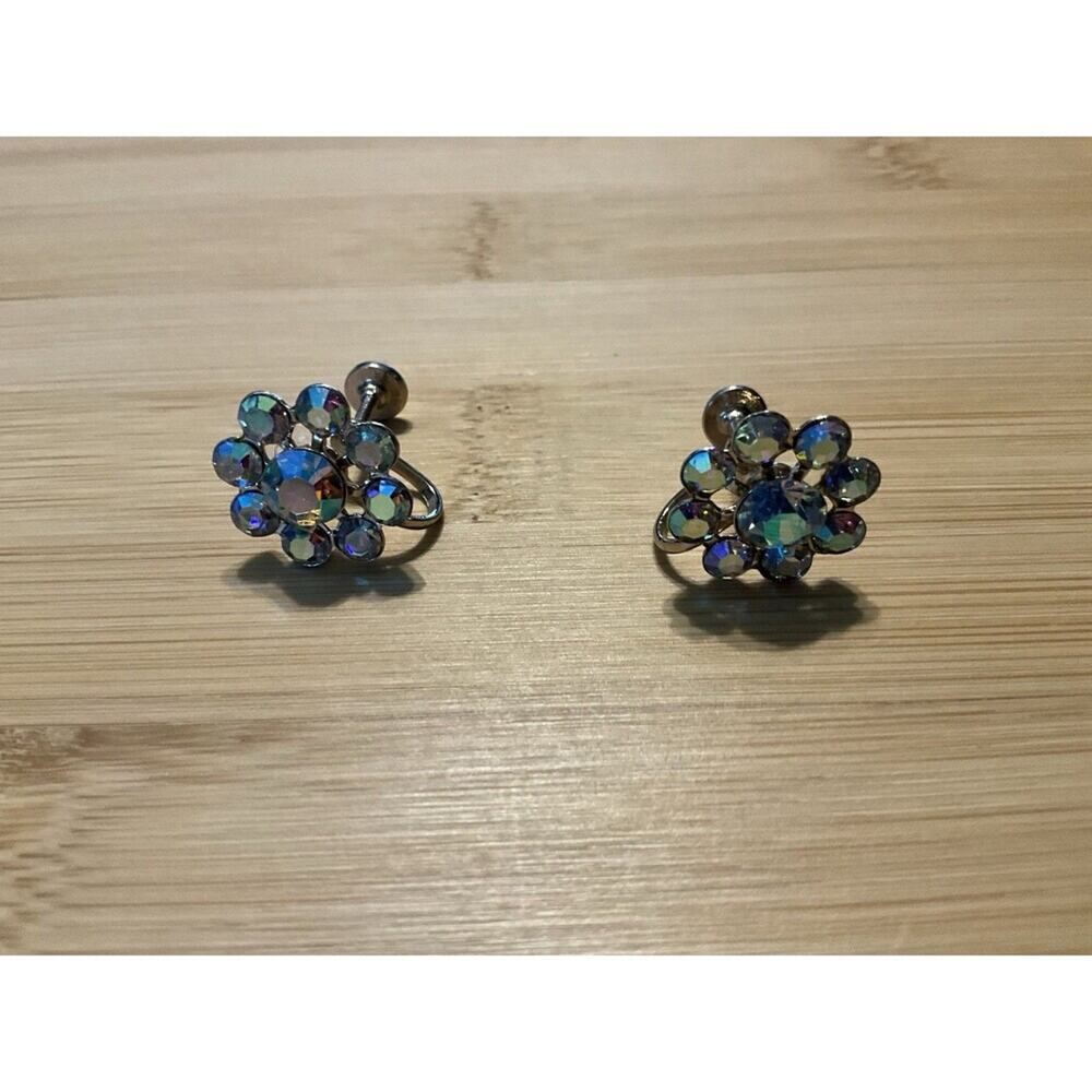 Pretty Vintage SIlvertone Clear Rhinestone Flower Screw Back Earrings